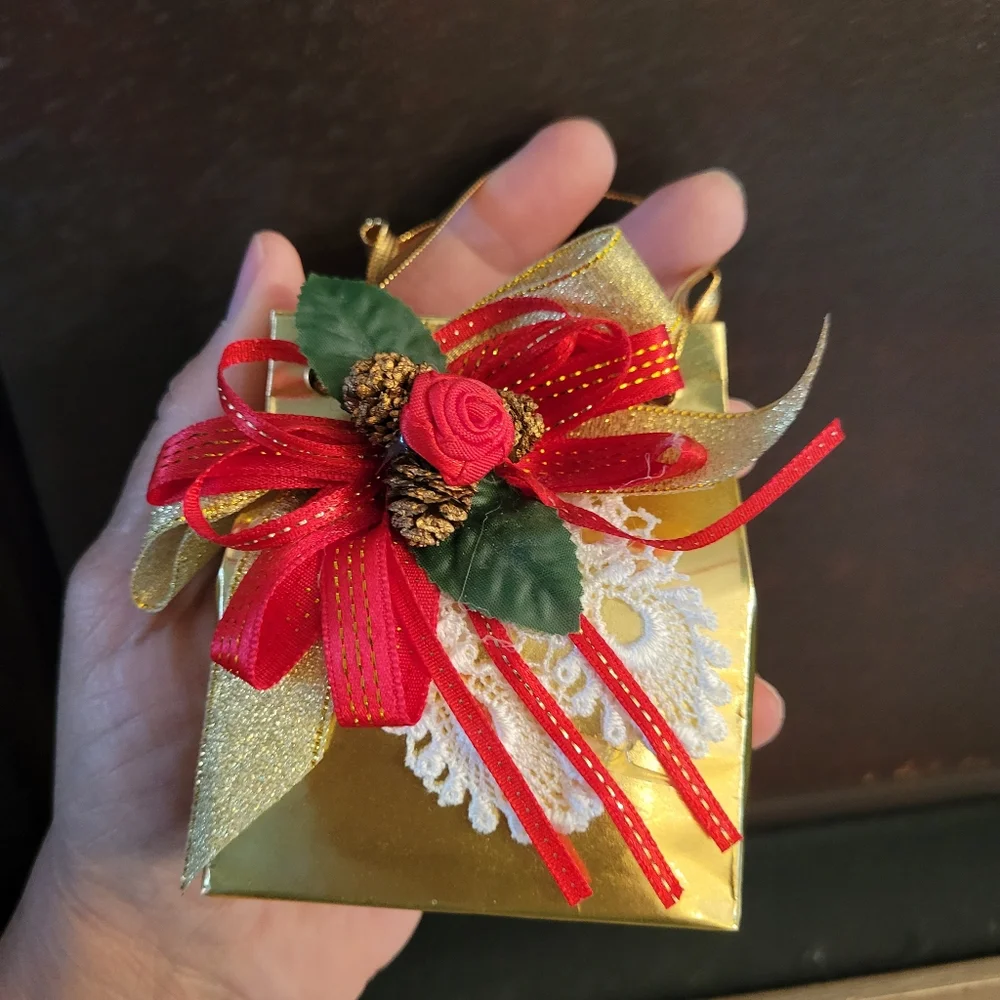 San Francisco Music Box Company 1996 Gift Bag Christmas Music Box